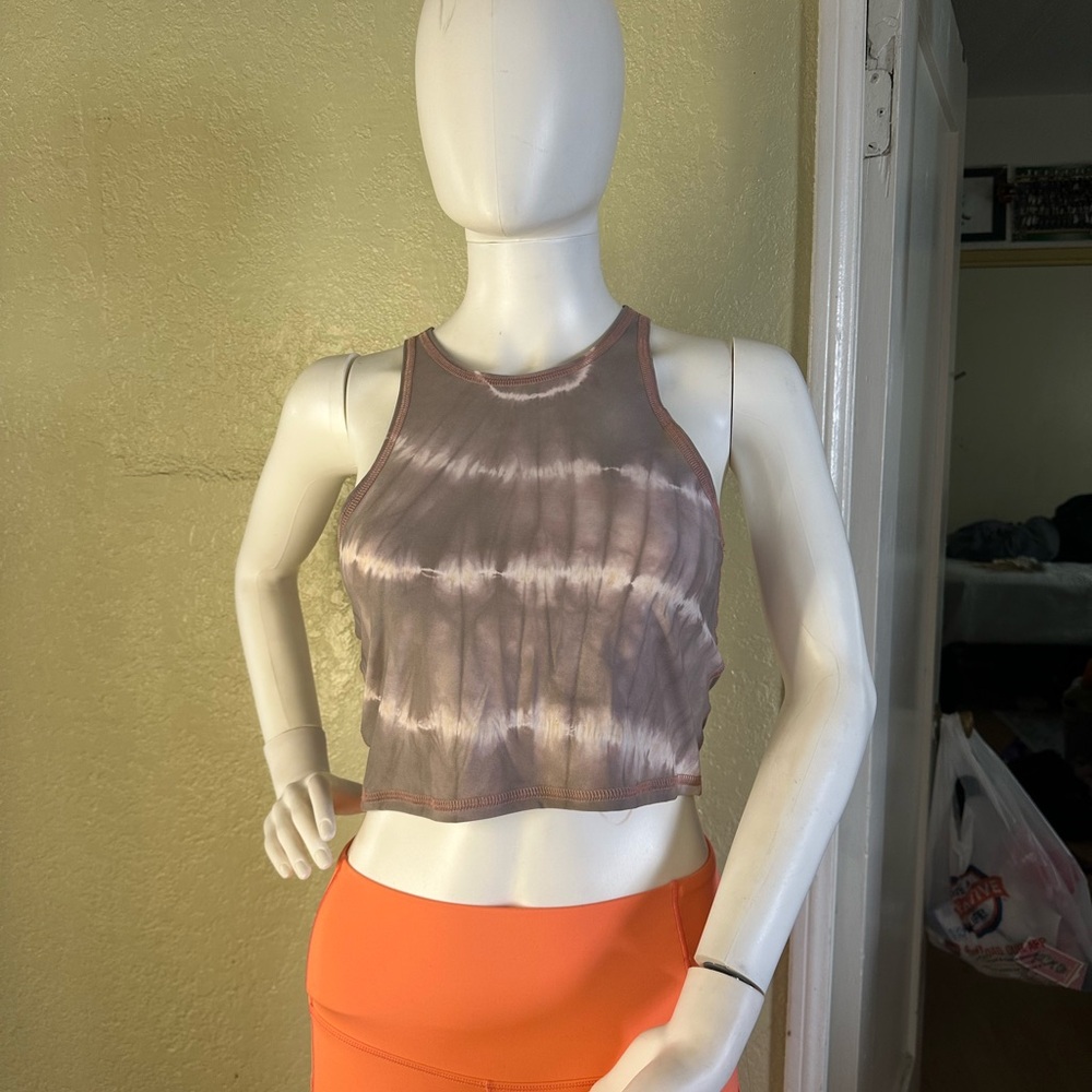 Stylish Tie-Dye Sleeveless Crop Top - Black and White